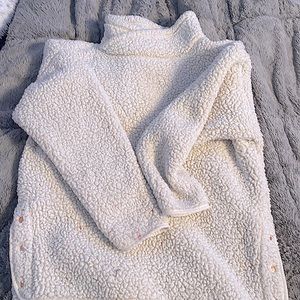 Cream w/ rose gold buttons hardly worn teddy bear jacket